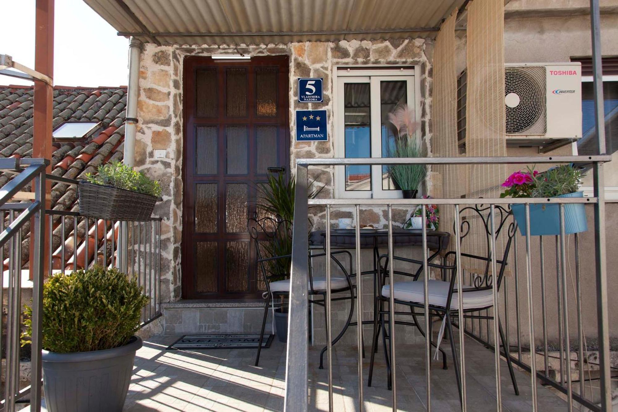 Apartment City Vibe, Great Location! Шибеник Экстерьер фото